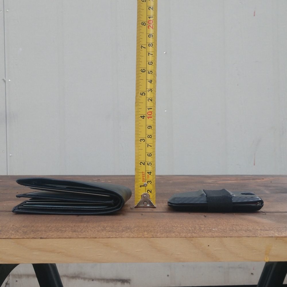 Hard shell minimalist wallet - Picture 2 of 3